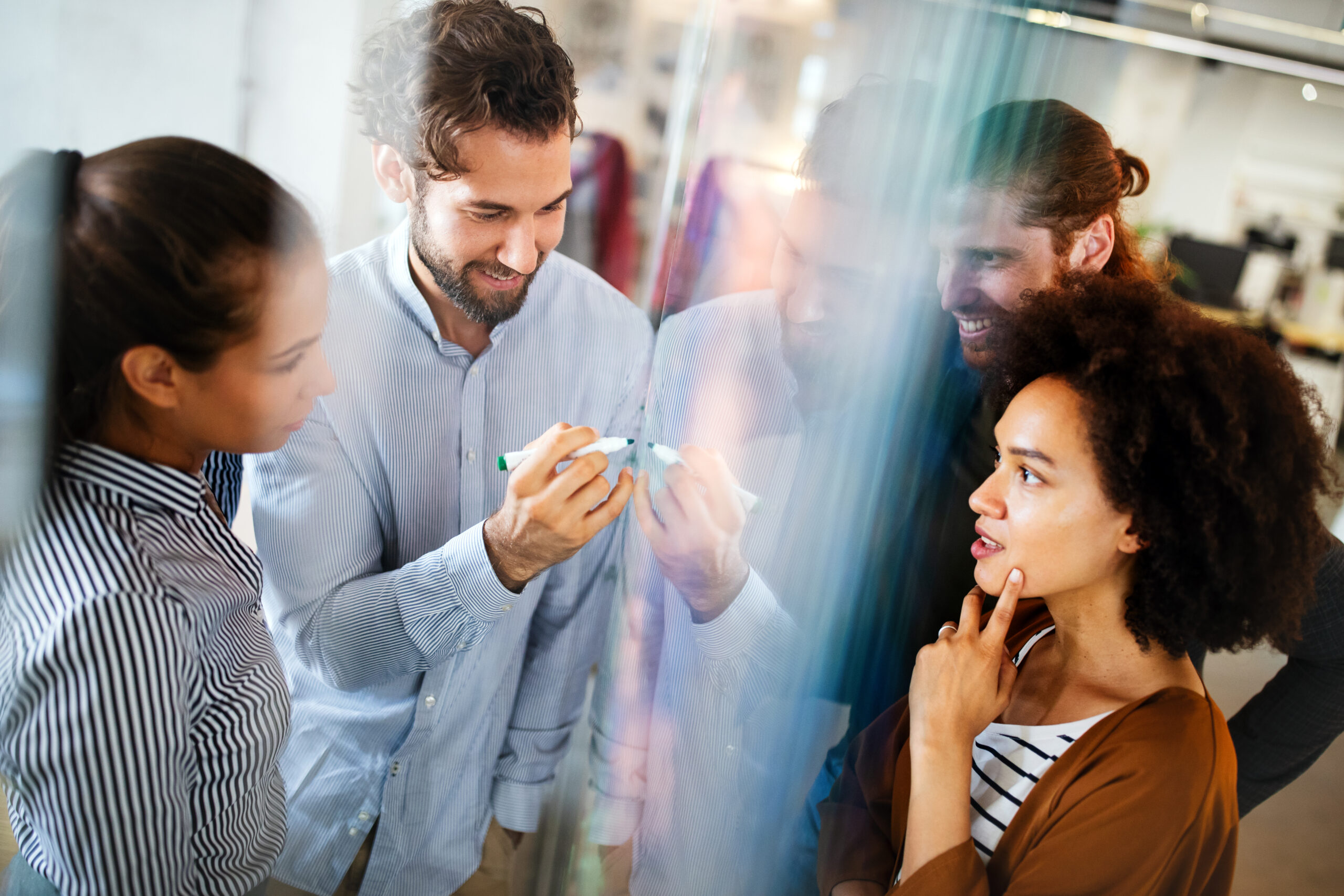 collaboration-and-analysis-by-business-people-work-2023-11-27-05-25-47-utc
